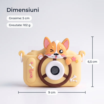 Dimensiunile aparatului foto: 9 cm lățime, 6,5 cm înălțime, 5 cm grosime, 102 g 