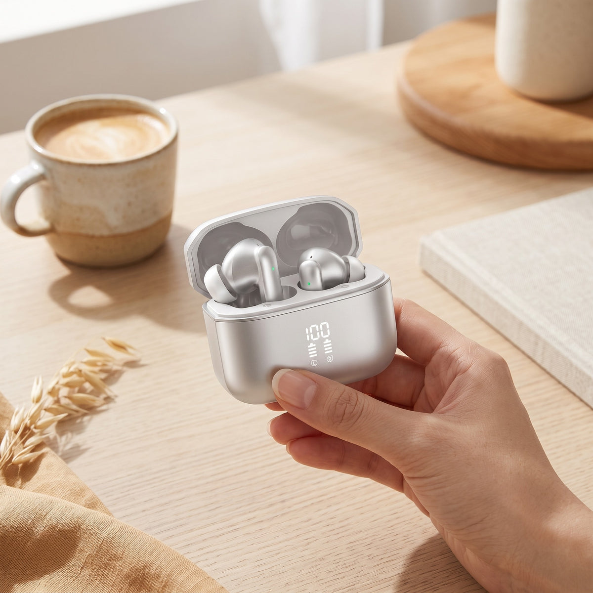 Căști wireless TWS cu carcasă de încărcare, în folosință, culoare: argintiu 
