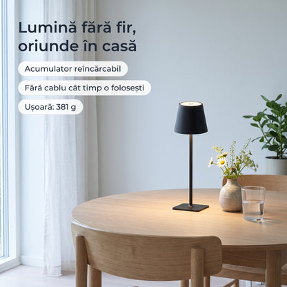 Lampă de masă LED neagră aprinsă pe o masă, fără fir 