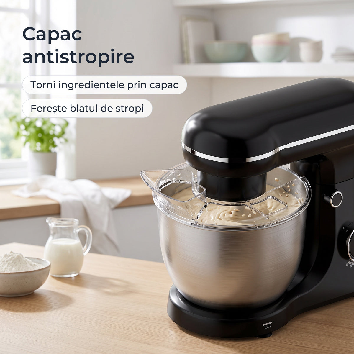 Capacul antistropire al mixerului negru: torni ingredientele prin deschizătura capacului 